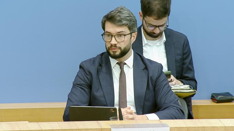 Leonard Kaminski, Sprecher des Bundesinnenministeriums, bei der Bundespressekonferenz
