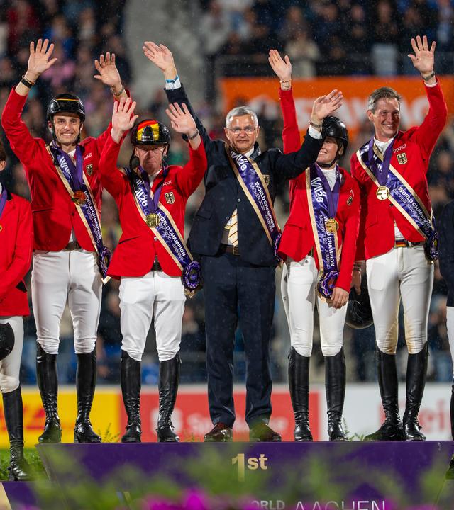 Reiten: Gold für die deutsche Springreit-Equipe.