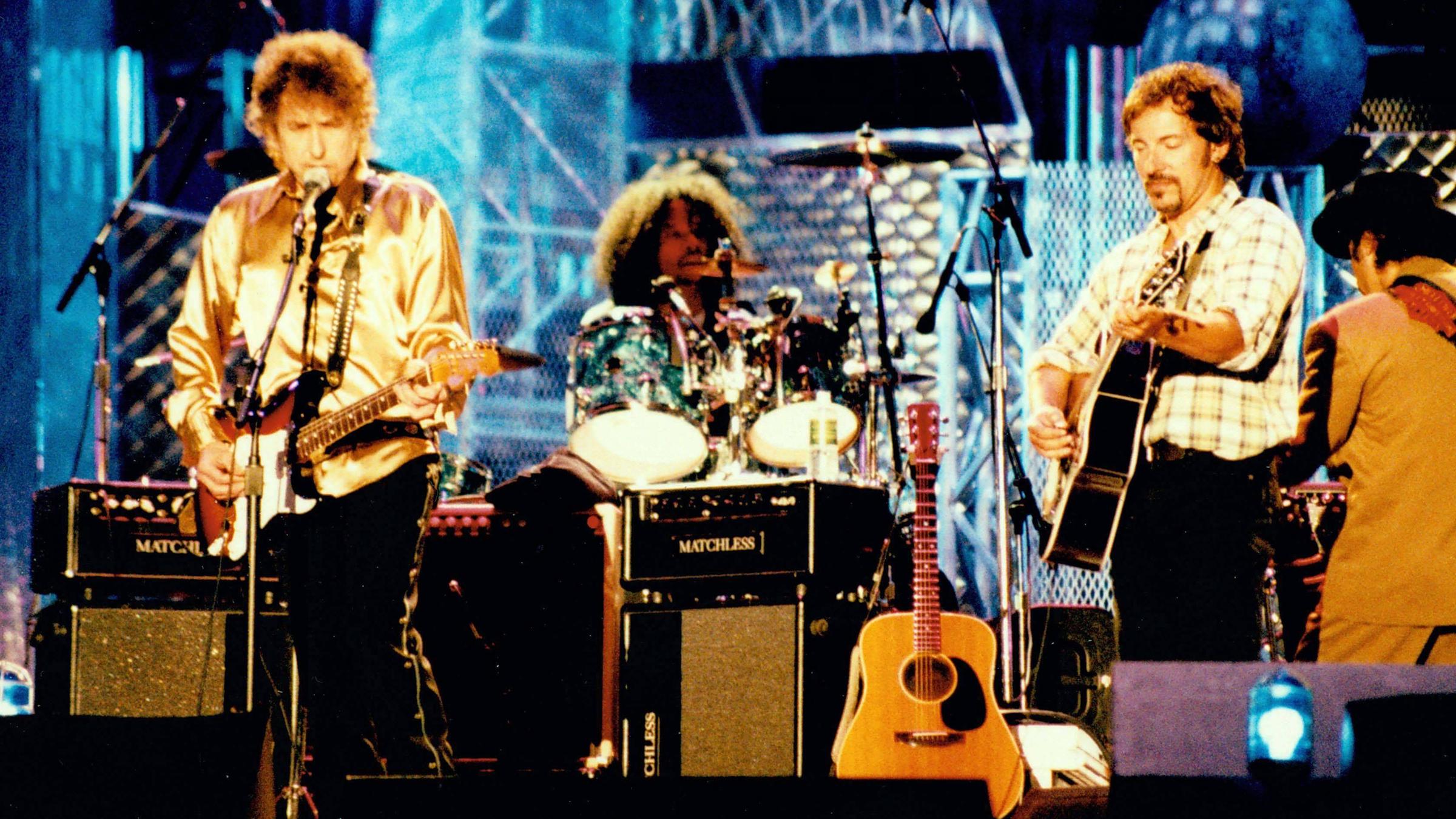 Bruce Springsteen mit Bob Dylan auf der Bühne am 11.09.2007