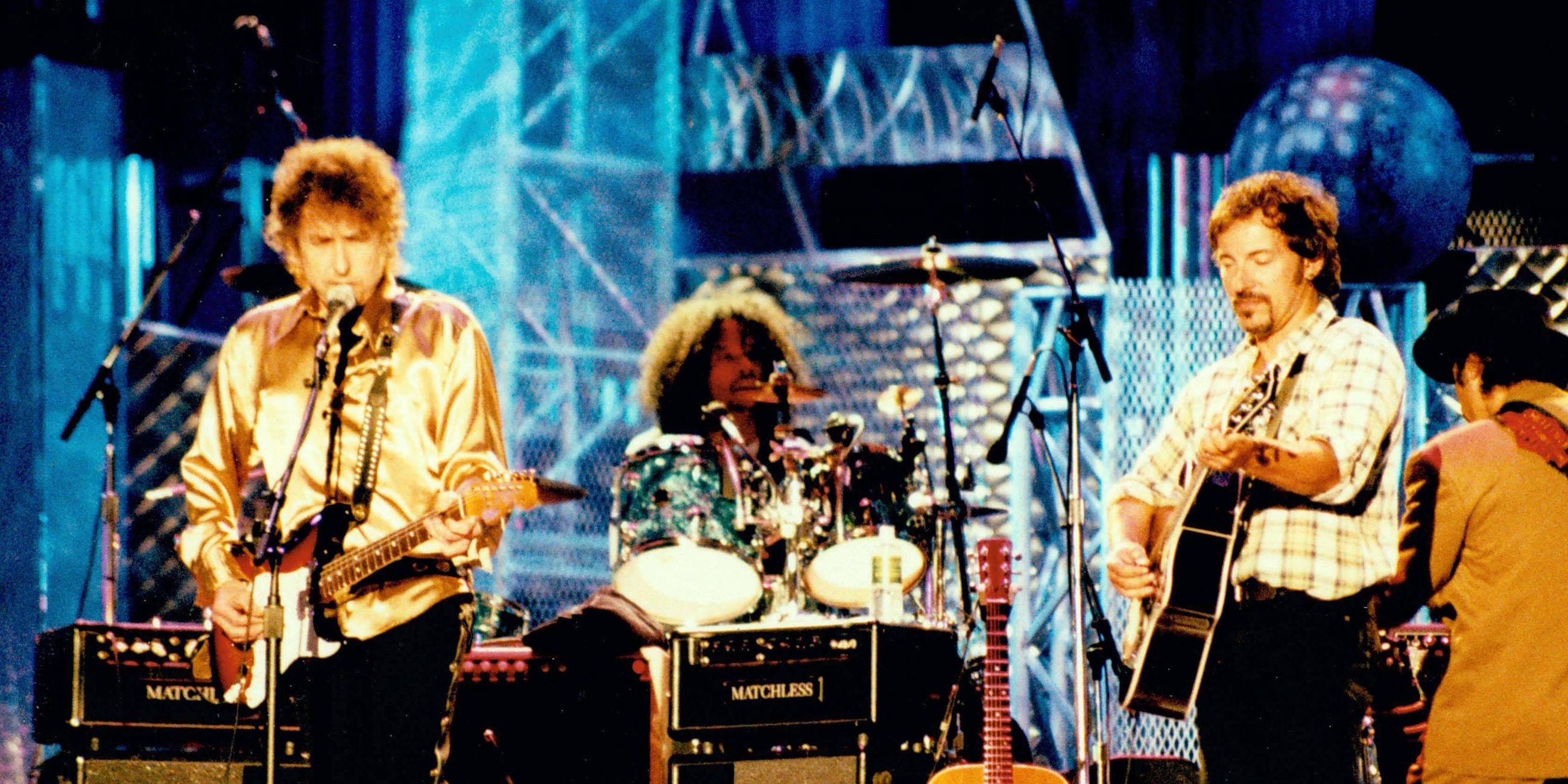Bruce Springsteen mit Bob Dylan auf der Bühne am 11.09.2007