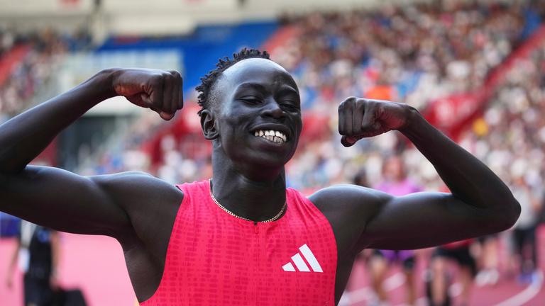 Gout Gout aus Australien feiert seinen Sieg über die 200 Meter der Männer beim Golden Spike Leichtathletik-Meeting in Ostrava, Tschechien