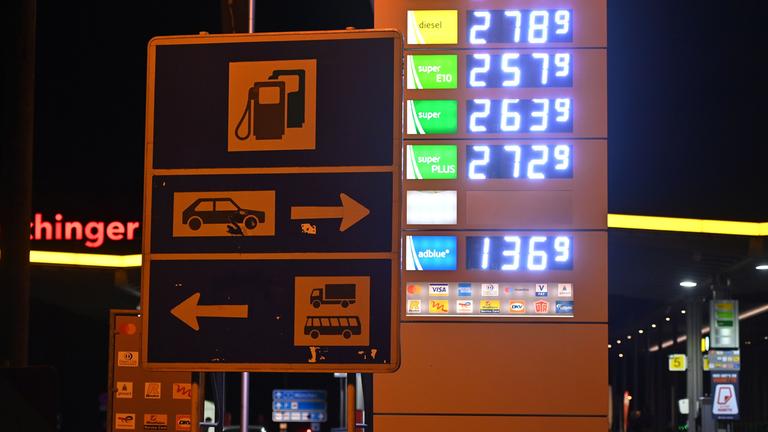 Benzinpreise an der Autobahntankstelle Koeschinger Forst an der A9.