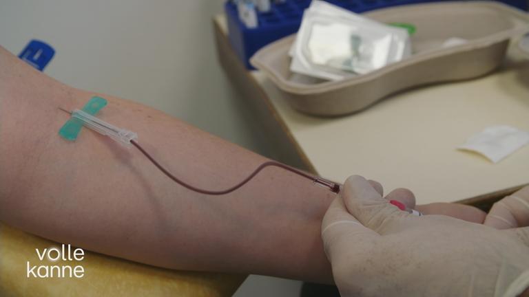 Blutabhanahme bei einer FRau