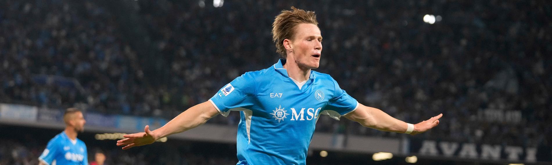 Neapels Spieler Scott McTominay freut sich über einen Treffer