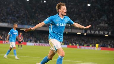 Neapels Spieler Scott McTominay freut sich über einen Treffer