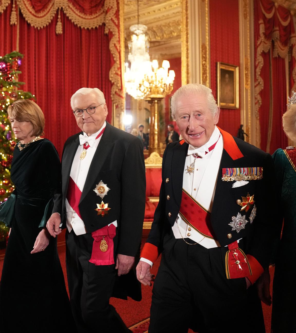 König Charles III., Königin Camilla, Prinz William mit Bundespräsident Steinmeier und Elke Büdenbender beim Staatsbankett auf Schloss Windsor.