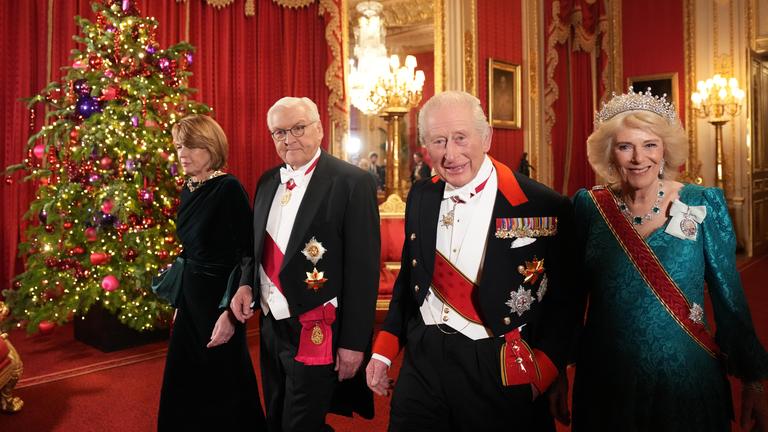 König Charles III., Königin Camilla, Prinz William mit Bundespräsident Steinmeier und Elke Büdenbender beim Staatsbankett auf Schloss Windsor.