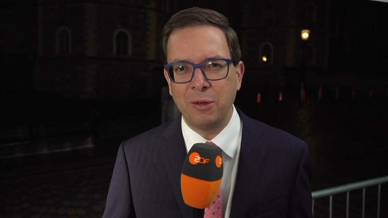 London: "Prunkvoll und pikant"