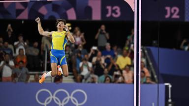 Der schwede Armand Duplantis bricht seinen ehemaligen Weltrekord mit 6,25m beim Stabhochsprung.