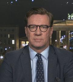 Nico Lange vor dem Brandenbruger Tor - Stabi 2