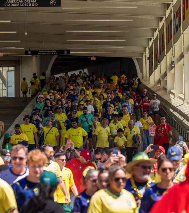 Fans pilgern zum "New York New Jersey Stadion"