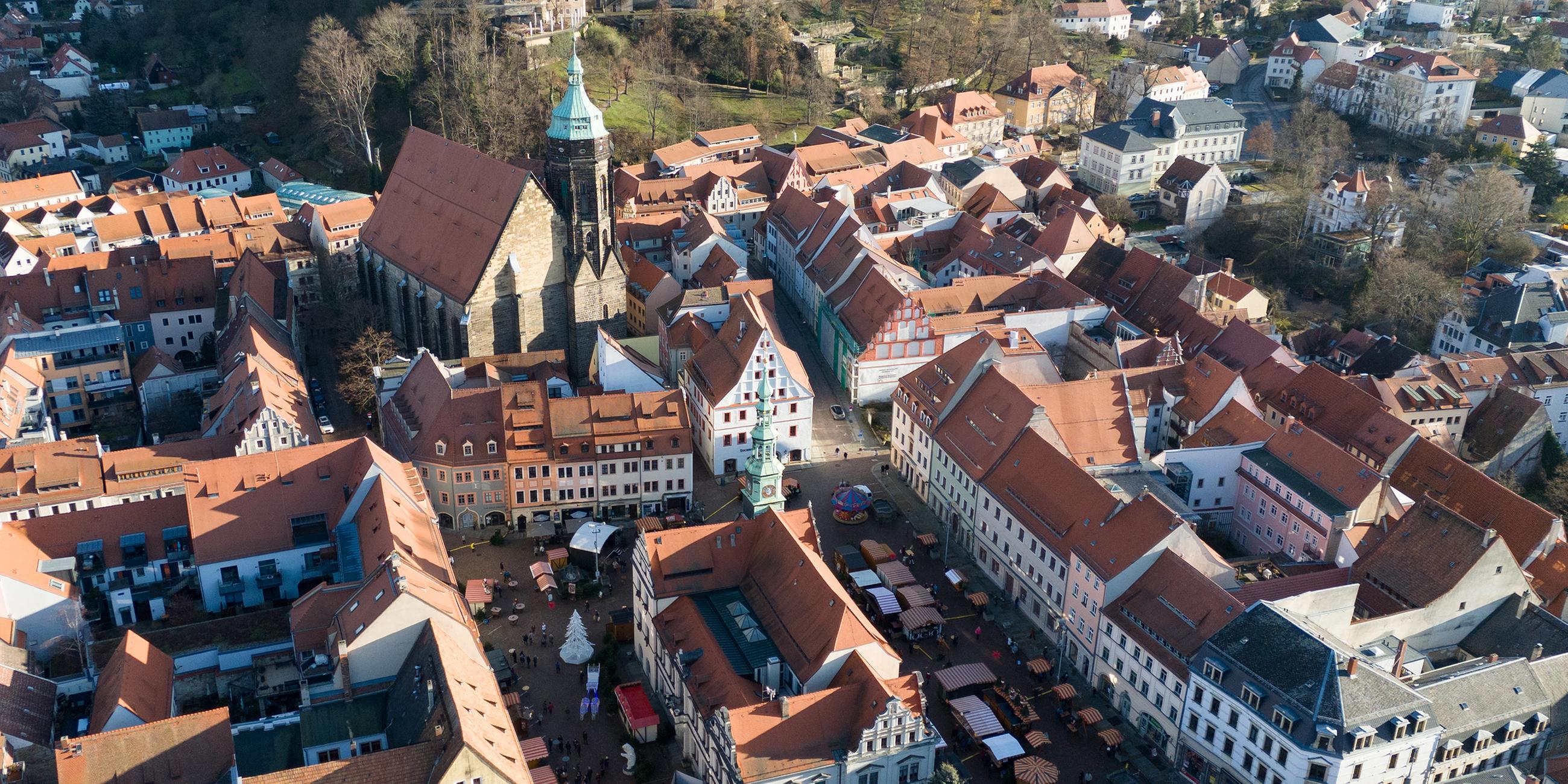 Die Altstadt von Pirna mit Rathaus und Marienkirche