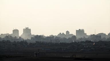 Beschädigte Gebäude am Stadtrand von Gaza-Stadt
