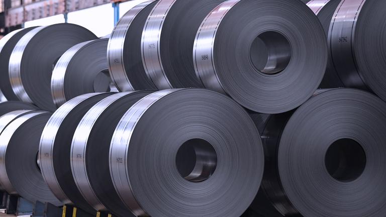 Archiv: Kaltgewalzte Bleche in einem Kaltwalzwerk, aufgenommen am 03.07.2017 