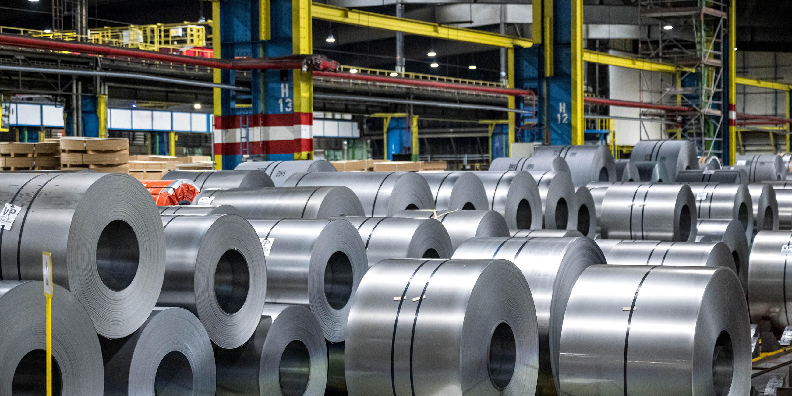 Stahl aus dem Stahlwerk der Firma Arcelor Mittal Bremen. (Archiv)