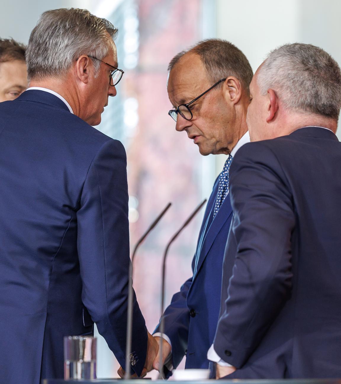 undeskanzler Friedrich Merz, BM Lars Klingbeil, des Praesidenten der Wirtschaftsvereinigung Stahl, Gunnar Groebler, und des 2. Vorsitzenden der IG Metall, Juergen Kerner in Berlin