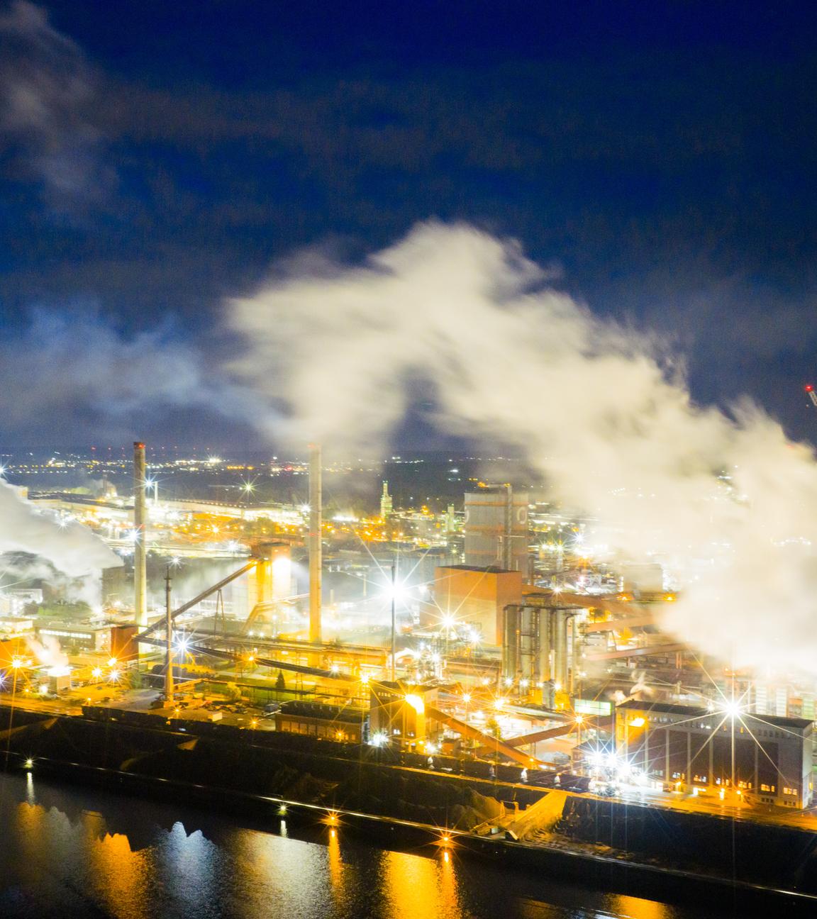 Blick auf das Gelände der Salzgitter AG (Luftaufnahme mit Drohne).