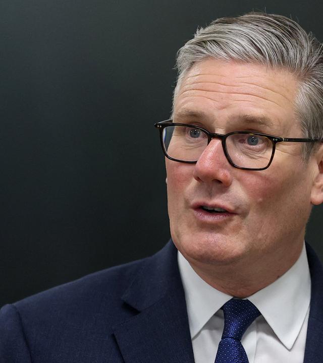 Nach der deutlichen Wahlniederlage wird der Druck auf Starmer auch parteiintern immer größer. 