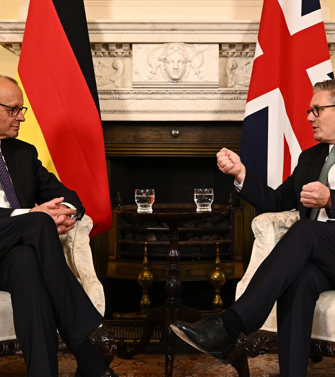 Der Britische Premierminister Keir Starmer (Rechts) und der deutsche Bundeskanzler Friedrich Merz (Links) während des Amtsantrittsbesuches von Friedrich Merz in London am 17.07.2025.