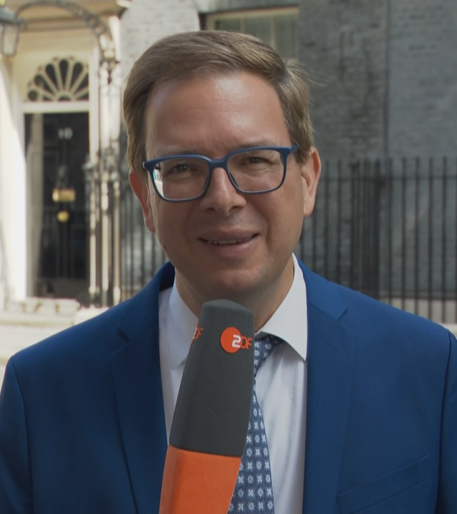 ZDF-Korrespondent Wolf-Christian Ulrich in der Downing Street.