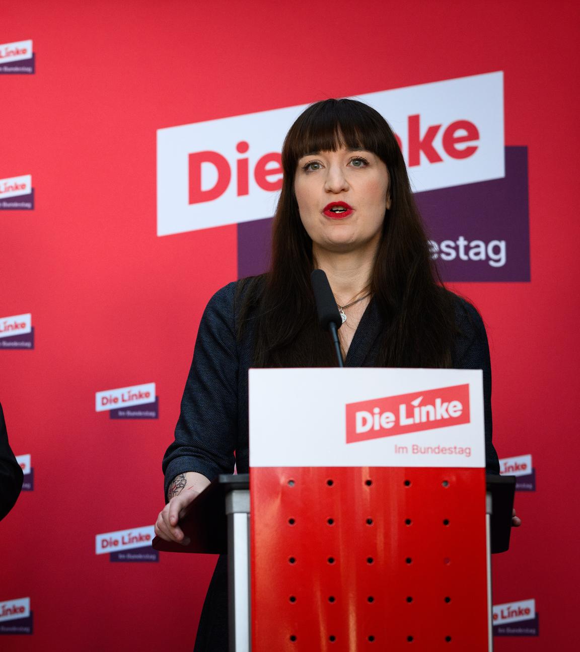 Berlin: Die Vorsitzenden der Bundestagsgruppe der Partei Die Linke, Heidi Reichinnek (r) und Sören Pellmann, äußern sich bei einer Pressekonferenz der Linken im Deutschen Bundestag