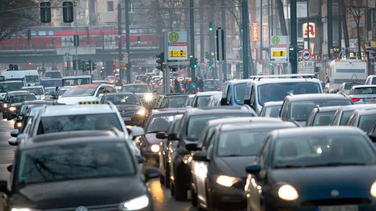 Stau im Düsseldorfer Berufsverkehr