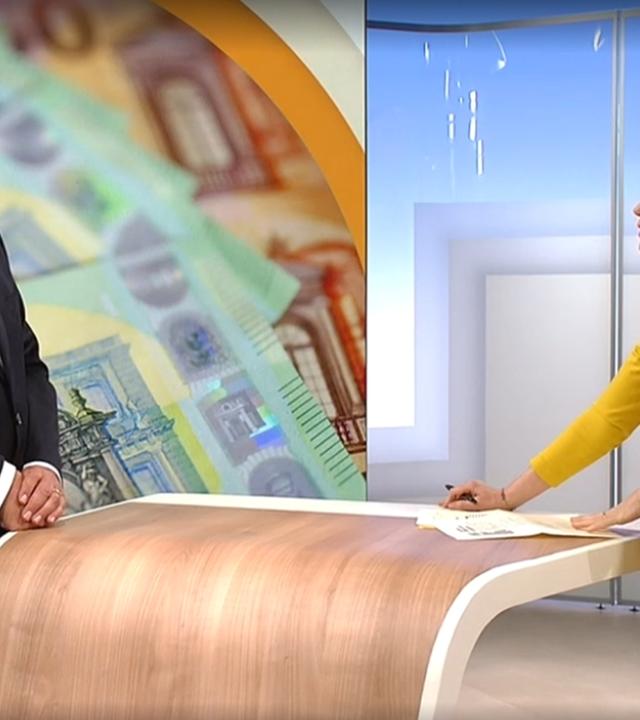 Mirjam Meinhardt, Moderatorin und Christoph Ahlhaus, CDU, Geschäftsführer des Bundesverbandes mittelständische Wirtschaft, im Intzerview am Studio-Tisch.