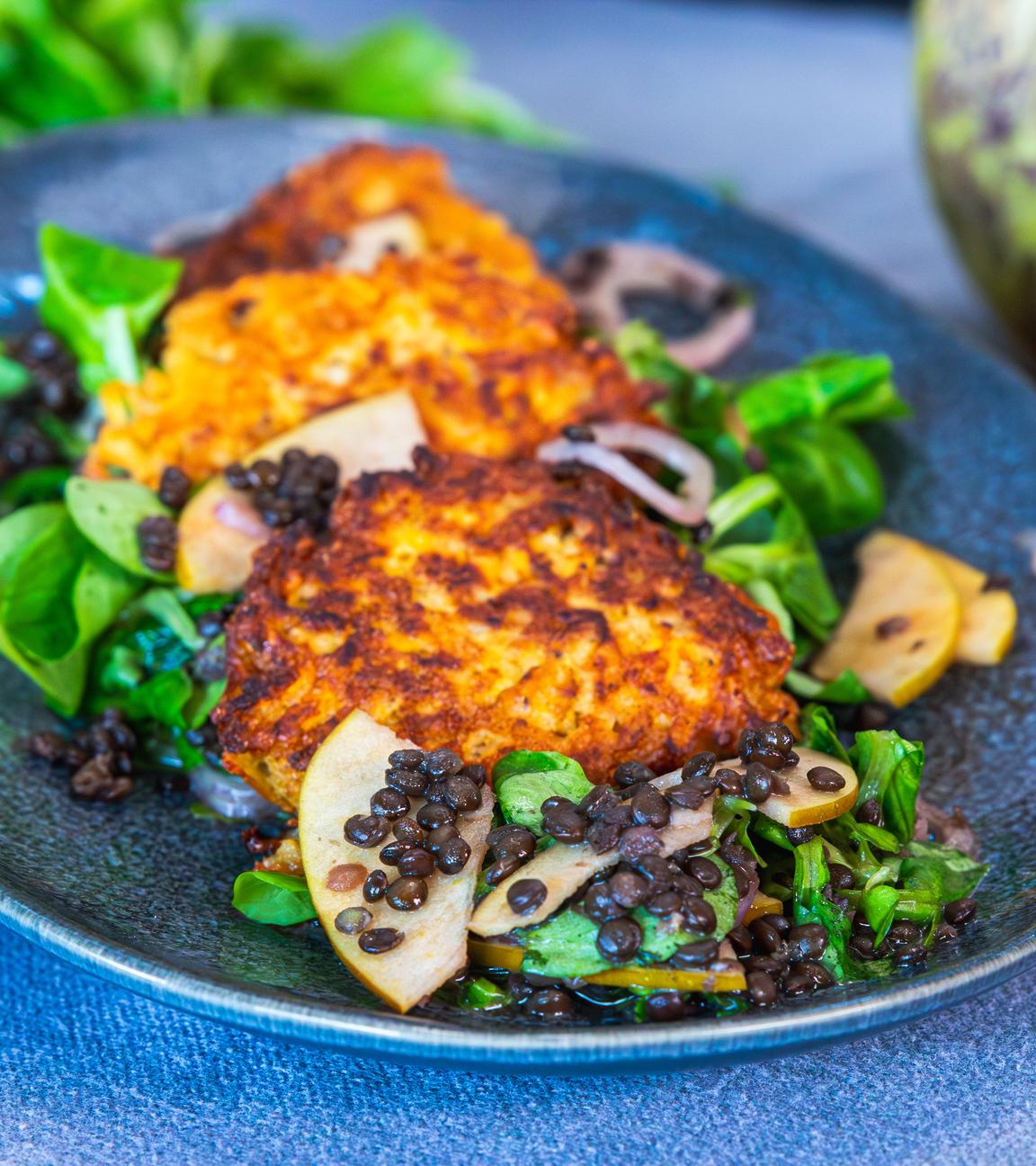 Steckrübenrösti mit Beluga-Apfel-Salat