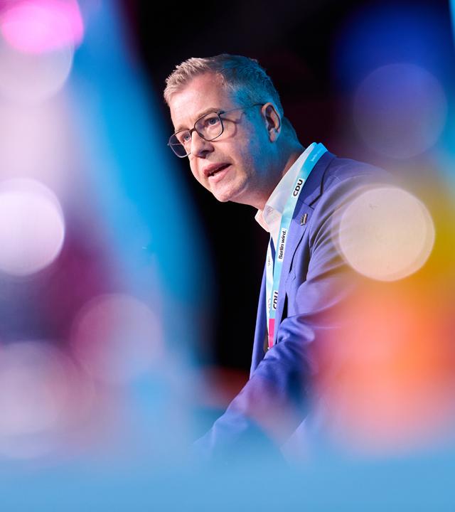 Stefan Evers (CDU), Senator für Finanzen am 09.06.2026 an einem Rednerpult in Berlin., dürfte als CDU-Spitzenkandidat für Wegner folgen.
