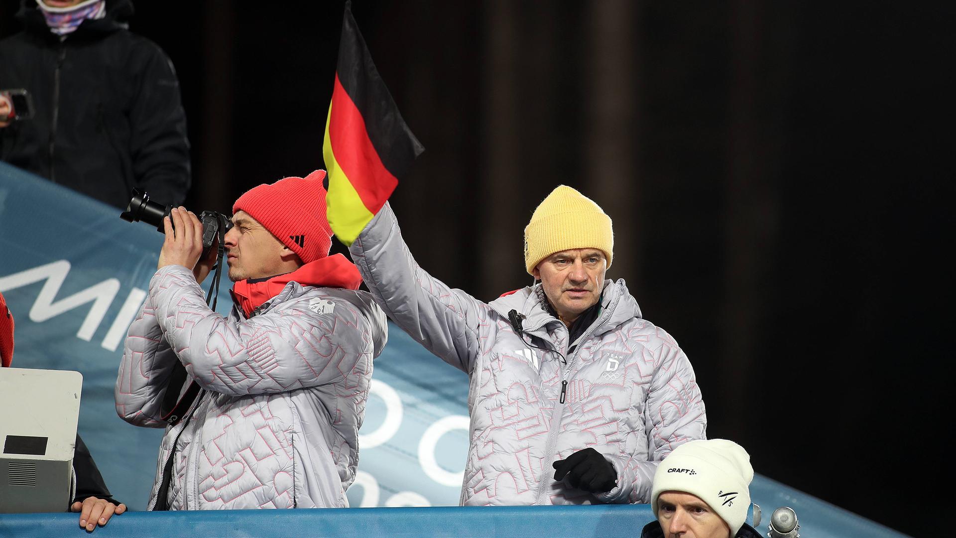 Andreas Mitter und Stefan Horngacher am Trainerturm bei den Olympischen Winterspielen in Val di Fiemme