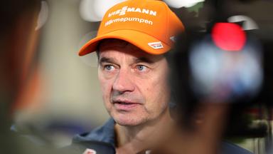 Stefan Horngacher, Bundestrainer der deutschen Skispringer, verkündet bei der Einkleidung der DSV-Athleten, zum Ende der kommenden Olympia-Saison 2025/26 sein Amt abzugeben. 