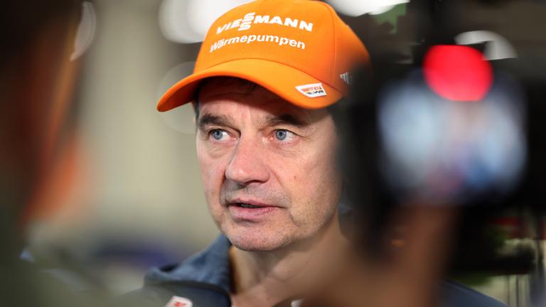 Stefan Horngacher, Bundestrainer der deutschen Skispringer, verkündet bei der Einkleidung der DSV-Athleten, zum Ende der kommenden Olympia-Saison 2025/26 sein Amt abzugeben. 
