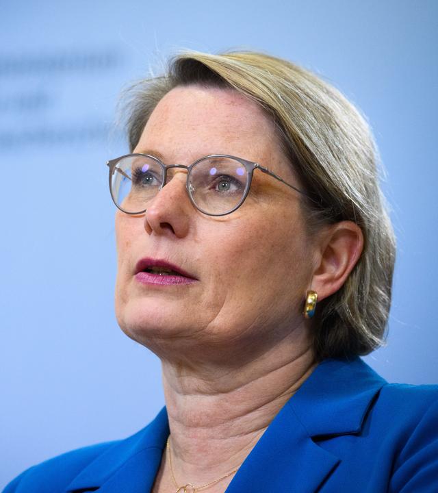 Stefanie Hubig (SPD), Bundesministerin der Justiz und für Verbraucherschutz, spricht bei einer Pressekonferenz.