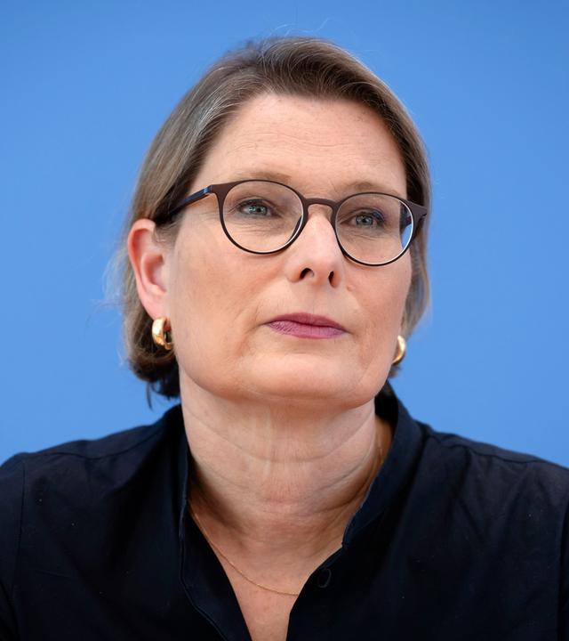 Stefanie Hubig bei der Bundespressekonferenz