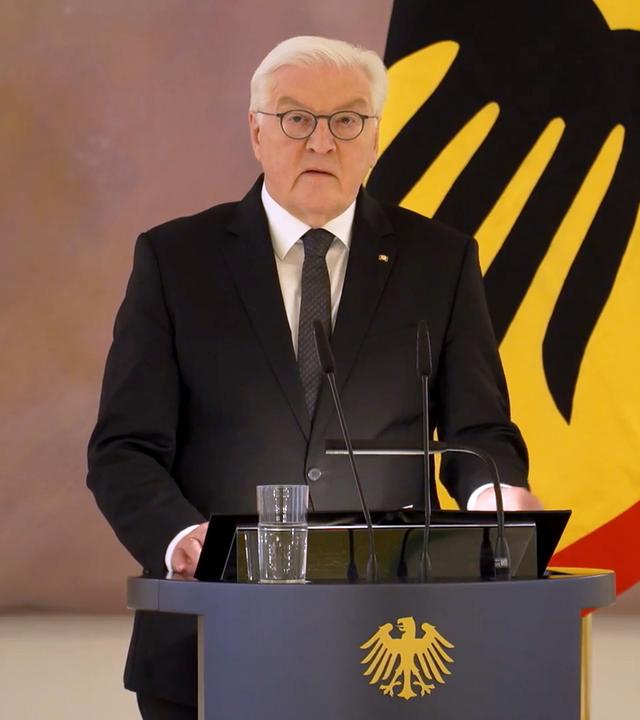 : Bundespräsident Frank-Walter Steinmeier gibt nach dem Tod von Alt-Bundespräsident H. Köhler im Schloss Bellevue ein Statement ab. 