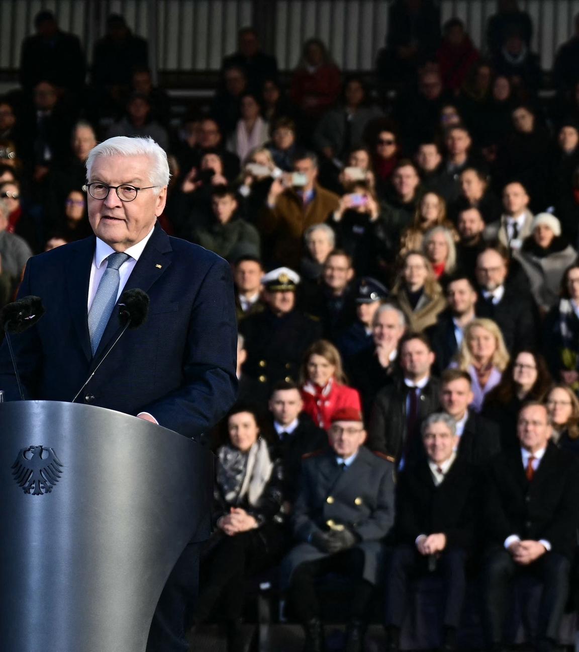 Der deutsche Bundespräsident Frank-Walter Steinmeier hält eine Rede während einer militärischen Feierstunde zum 70-jährigen Bestehen der Bundeswehr.