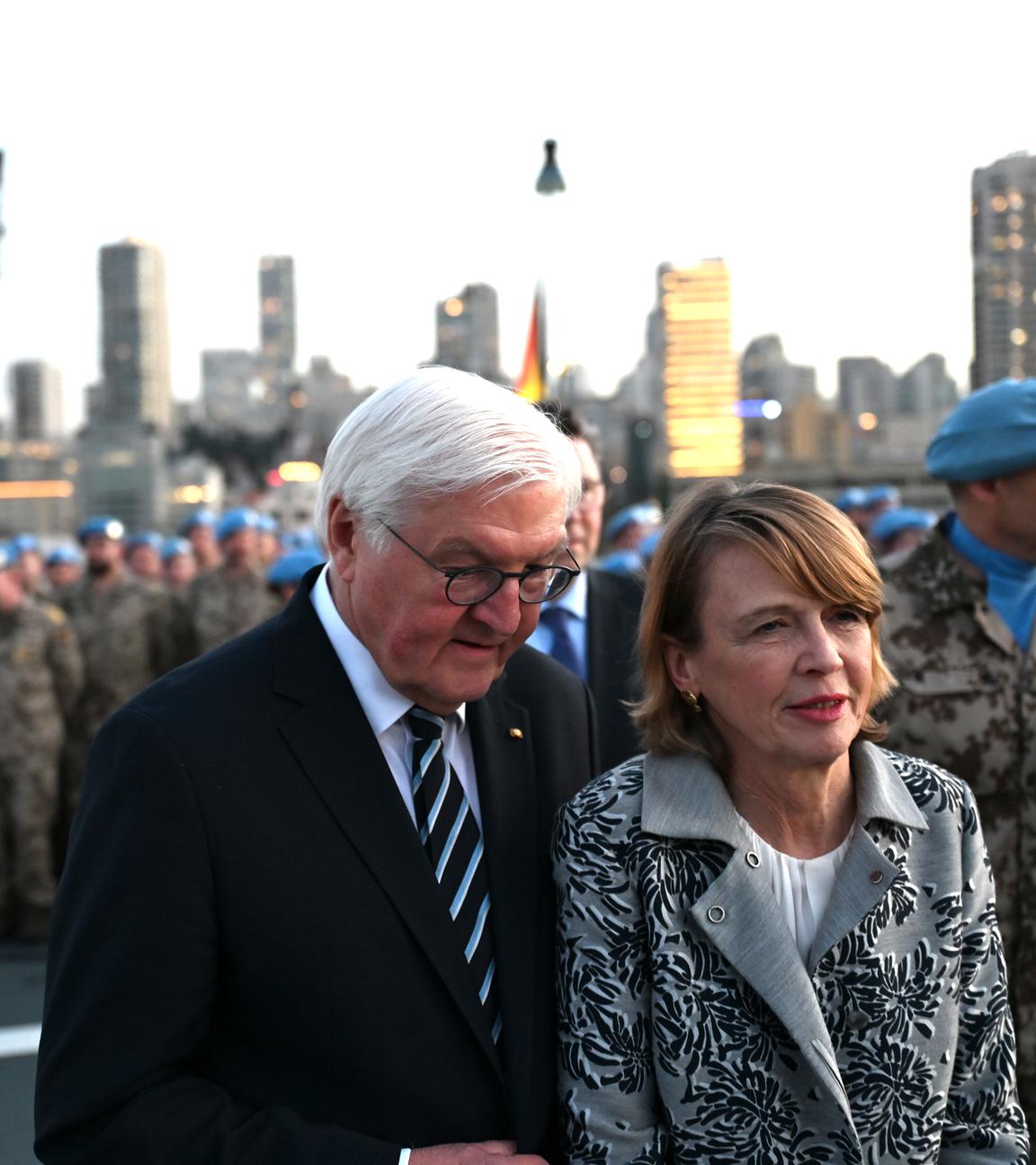  Bundespräsident Frank-Walter Steinmeier und seine Frau Elke Büdenbender an Bord der Fregatte «Sachen-Anhalt» im Hafen von Beirut.