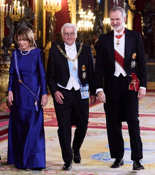 Frank Walter Steinmeier und seine Frau sind für einen Staatsbesuch in Madrid. Sie wurden feierlich von König Felipe VI. und Königin Letizia empfangen.