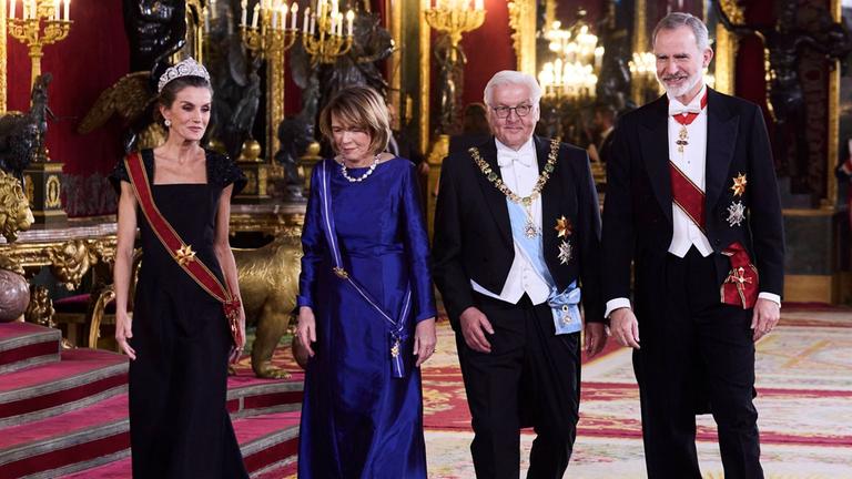 Frank Walter Steinmeier und seine Frau sind für einen Staatsbesuch in Madrid. Sie wurden feierlich von König Felipe VI. und Königin Letizia empfangen.