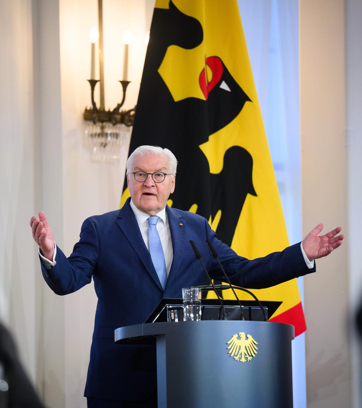 Bundespräsident Frank-Walter Steinmeier spricht beim Demokratieforum Kommunalpolitik mit dem Titel "Zukunft möglich machen" im Schloss Bellevue.