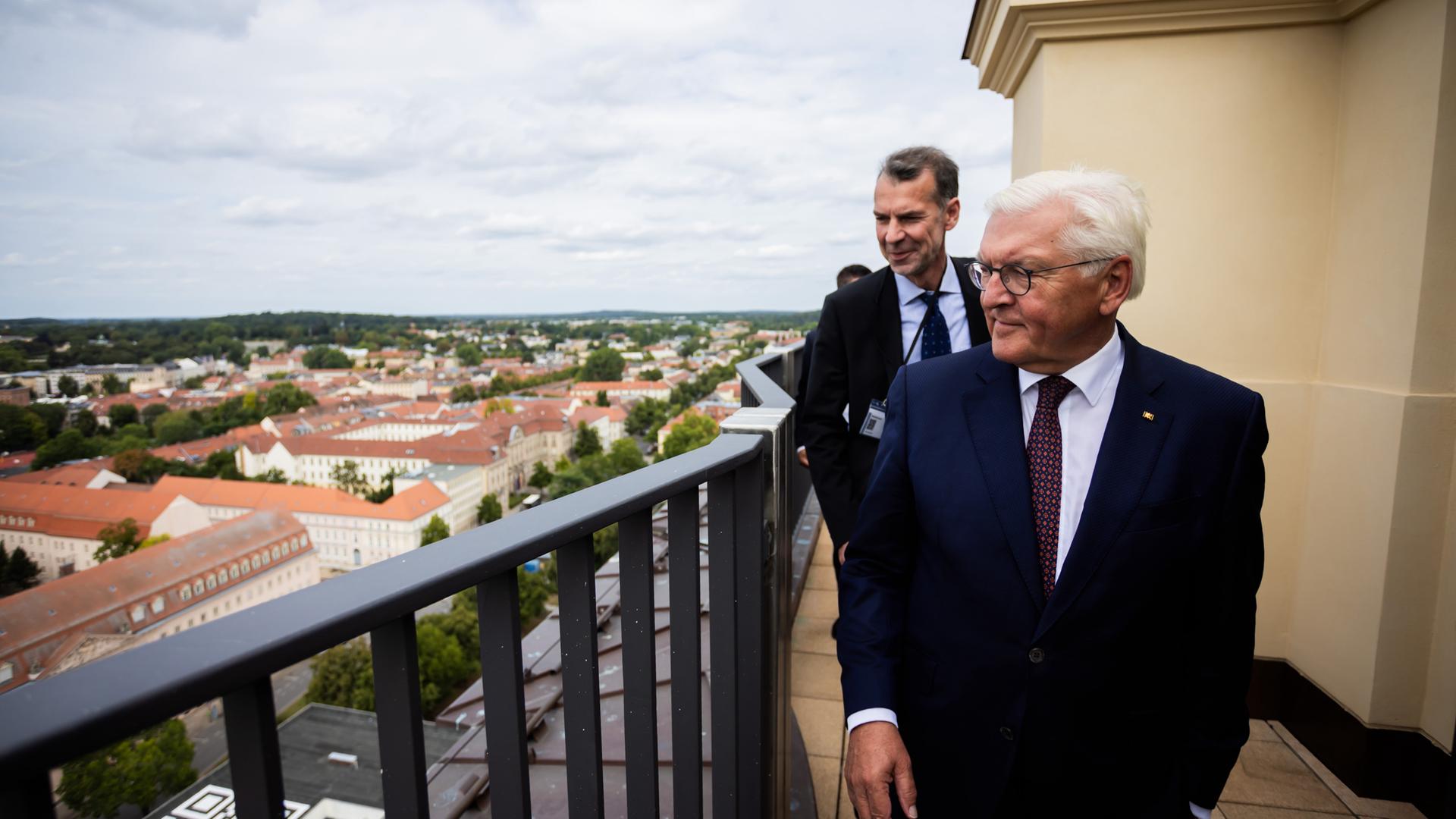  Frank-Walter Steinmeier auf dem Turm der Garnisonkirche Potsdam