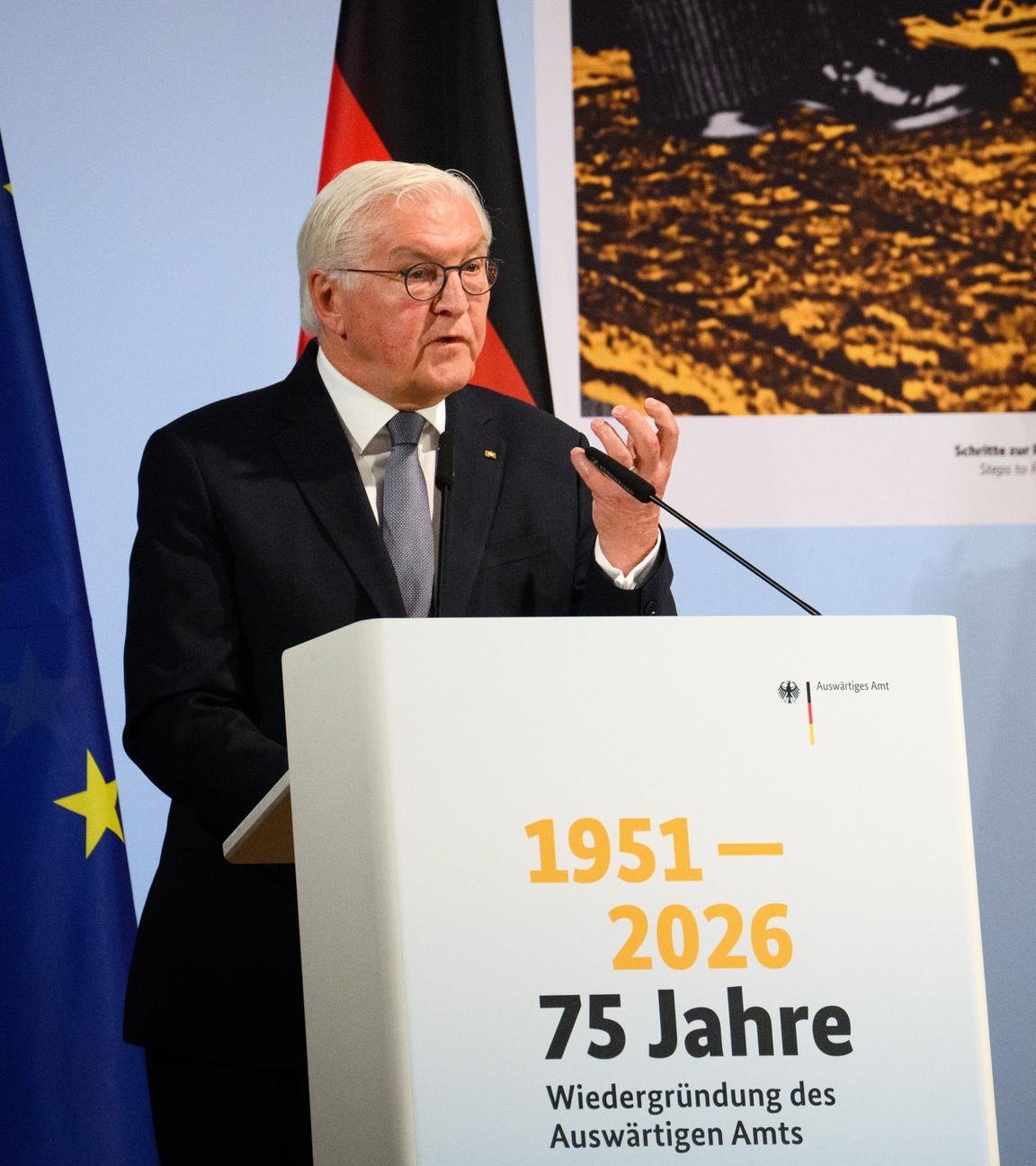 Bundespräsident Frank-Walter Steinmeier spricht bei der Jubiläumsveranstaltung "75 Jahre Wiedergründung des Auswärtigen Amtes" im Auswärtigen Amt.
