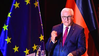 Bundespräsident Frank-Walter Steinmeier spricht beim Festakt zum Tag der Deutschen Einheit im Konzerthaus "Zur Glocke".