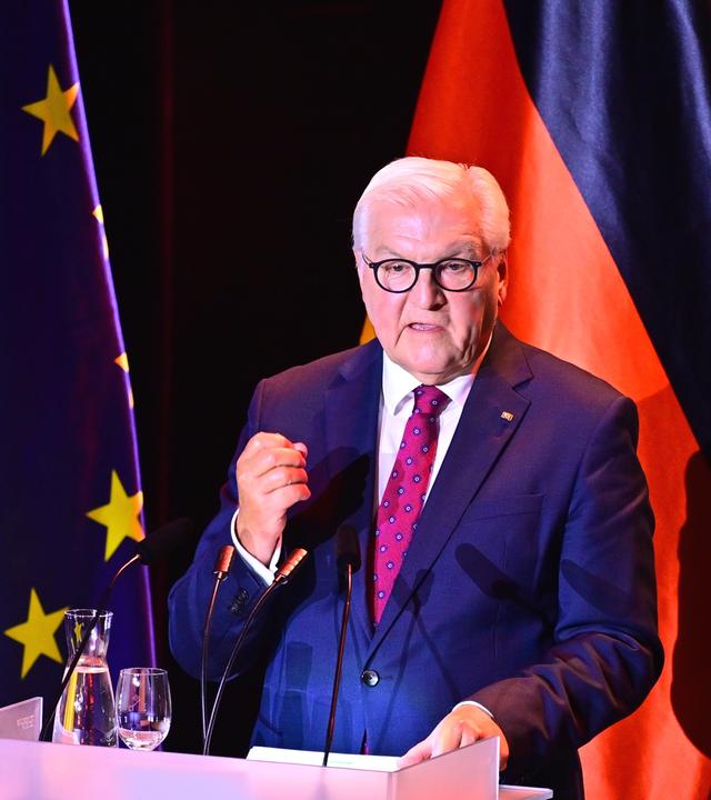 Bundespräsident Frank-Walter Steinmeier spricht beim Festakt zum Tag der Deutschen Einheit im Konzerthaus "Zur Glocke".