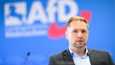 Niedersachsen, Hannover: Stephan Bothe, Landtagsabgeordneter und stellvertretender Landesvorsitzender der AfD Niedersachsen, spricht bei einem Interview. Archivbild