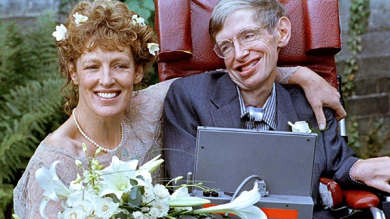 Archiv: Hochzeitsfoto von Stephen Hawking und seiner Ehefrau Elain Mason, aufgenommen am 16.09.1995 