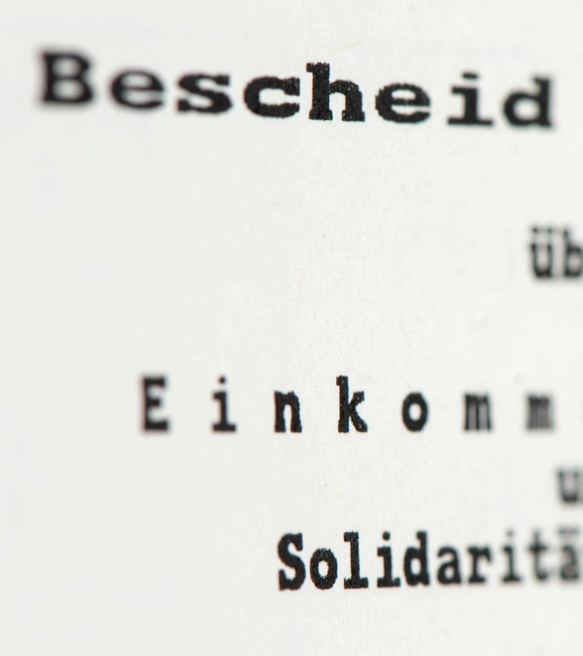 Steuerbescheid vom Finanzamt zur Einkommenssteuer.