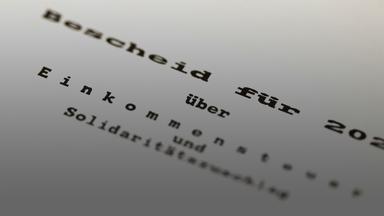 Steuerbescheid des Finanzamtes zur Einkommenssteuer.