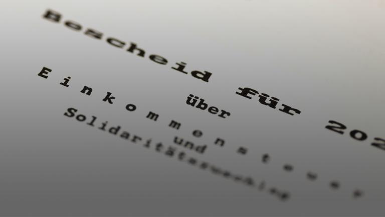 Steuerbescheid des Finanzamtes zur Einkommenssteuer.