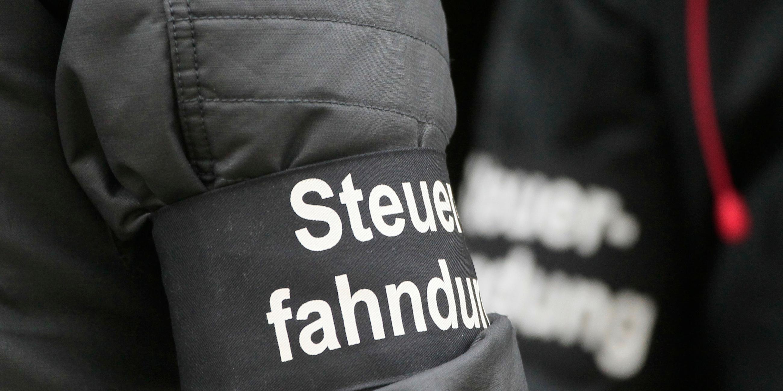 Durch organisierten Betrug werden pro Jahr 50 Milliarden Euro aus den Steuerkassen europäischer Staaten erbeutet - mit Scheinfirmen, die Umsatzsteuer hinterziehen.